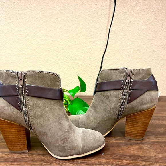 Shoes - Gently used booties!